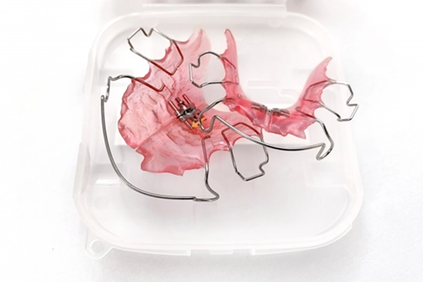 顎の成長を促し歯が並ぶスペースを整える